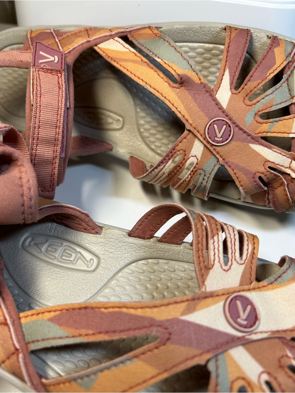 Keen Rose Women's 8.5 Peach Cream Tan Multicolor Closed Toe Strappy Sandal - Picture 16 of 16